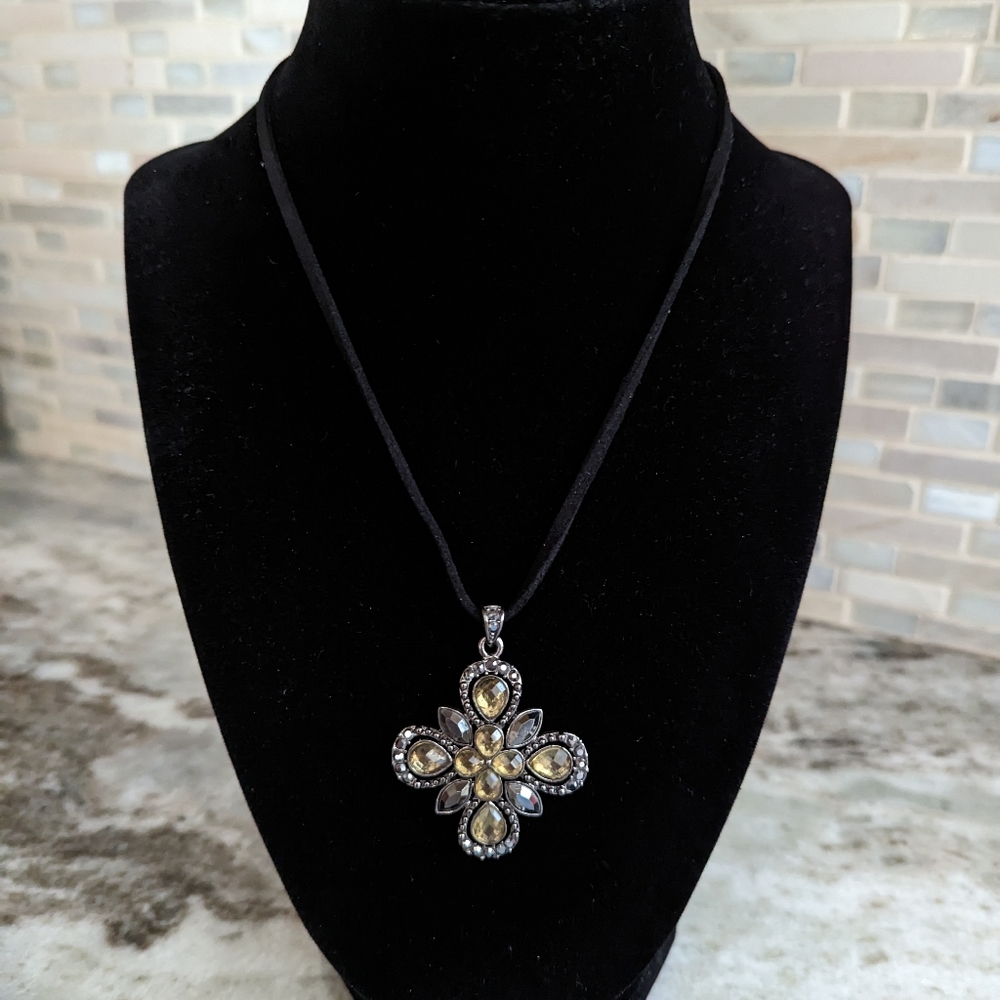 Gorgeous Green and Silver Lia Sophia pendant Necklace 15-18" leather cord